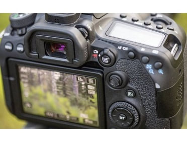 Canon EOS 90D Aparat Foto DSLR 32.5MP 4K Kit cu Obiectiv 18-135mm